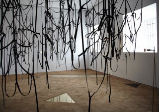 © Leonor Antunes- string travel